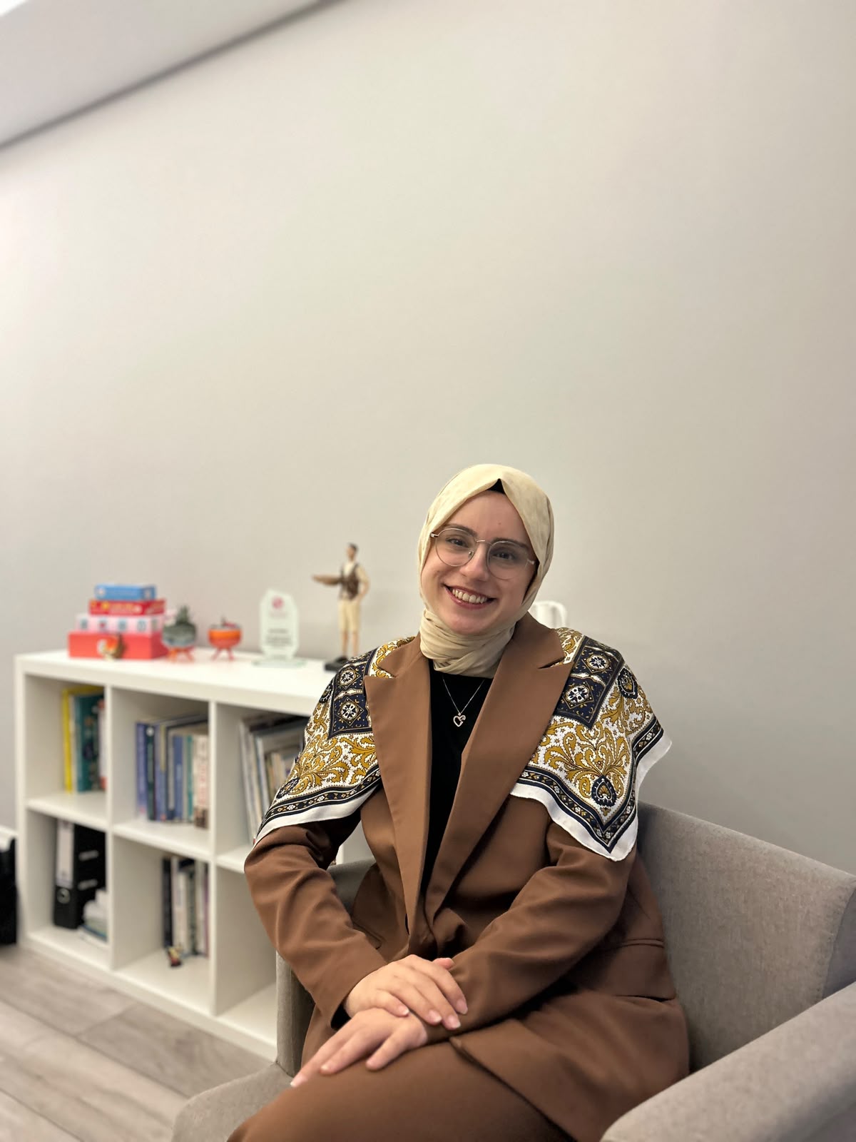 İren Kesepara, Psikolojik Danışman